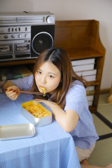 乖用下面把樱桃挤出来